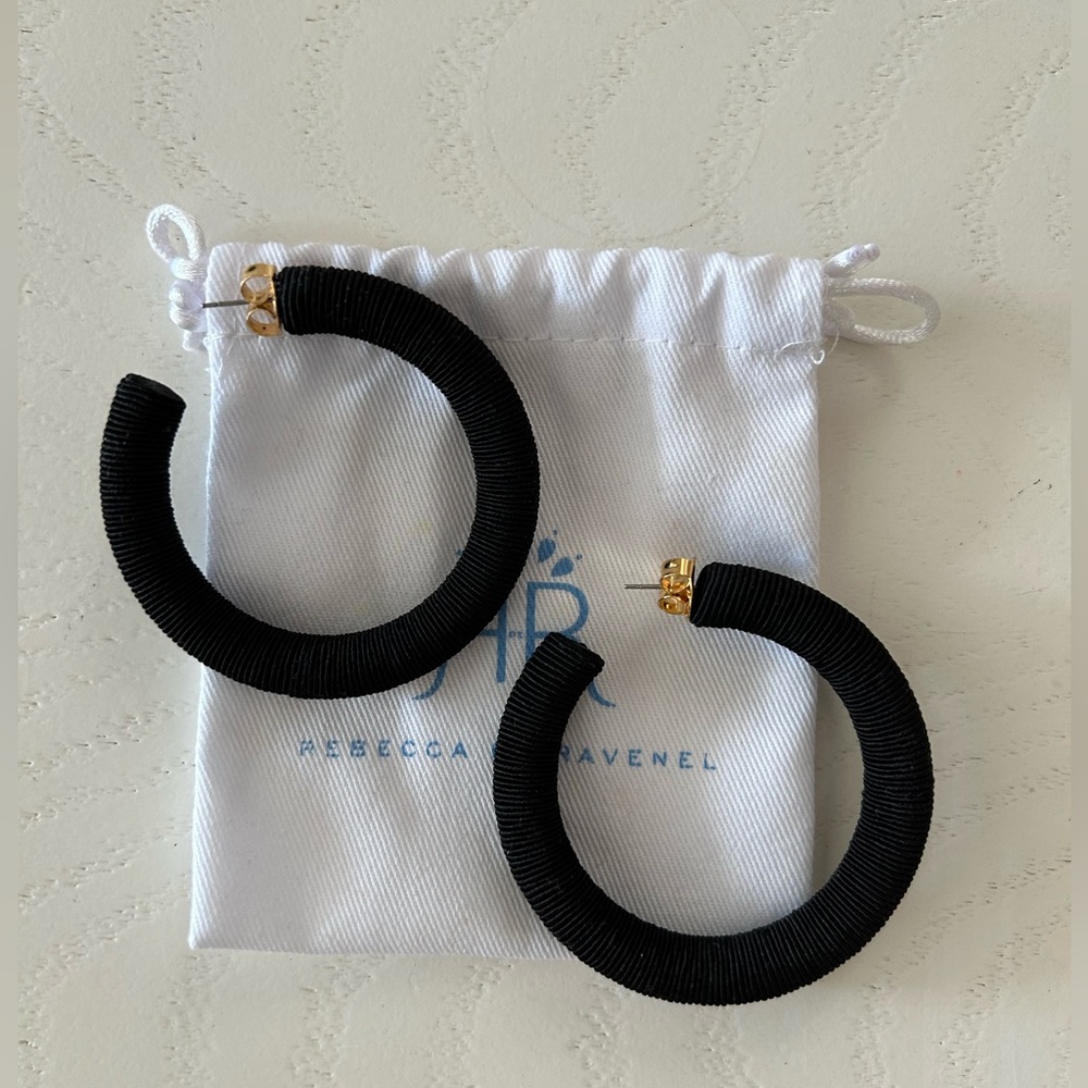 NWOT Rebecca de Ravenel Classic Hoop in Black